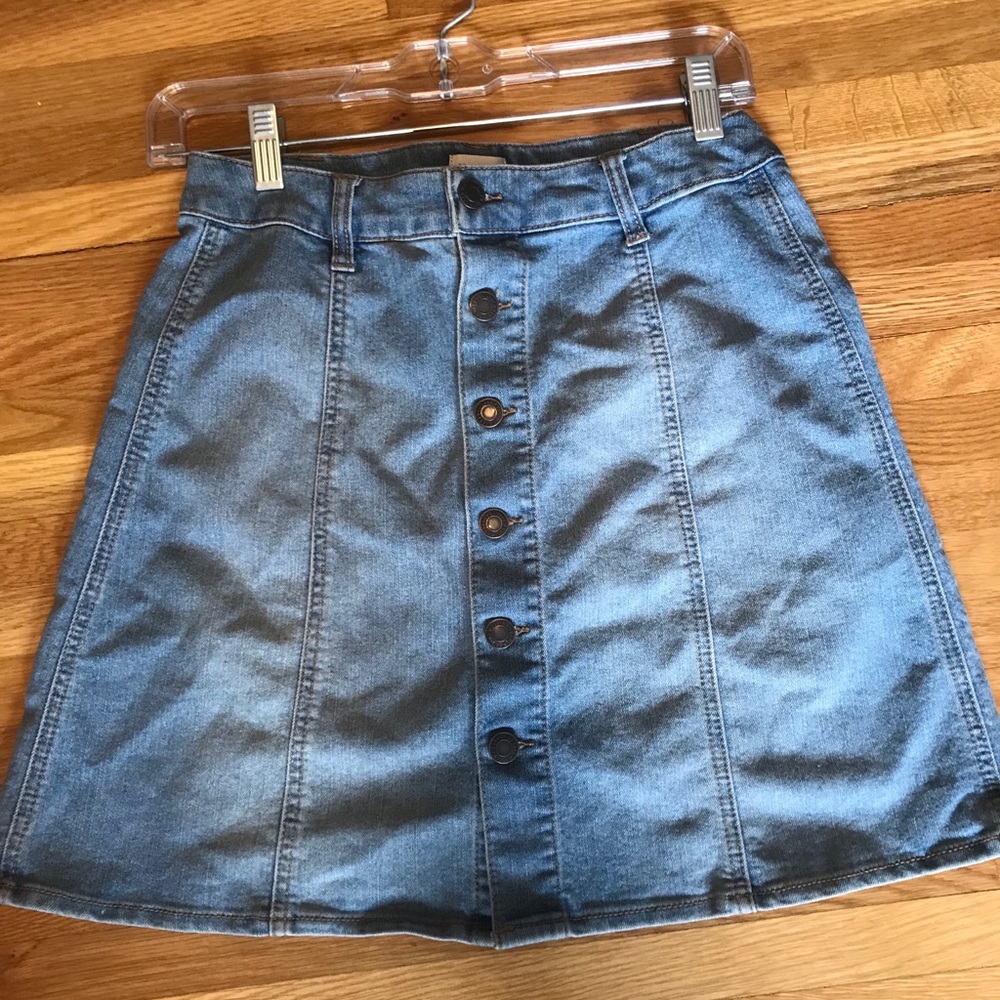 NWOT Lightwash Jean Skirt with Buttons